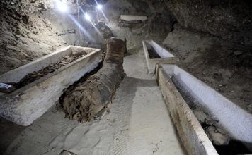 Scoperta a Tuna el-Gebel una cachette con 17 mummie