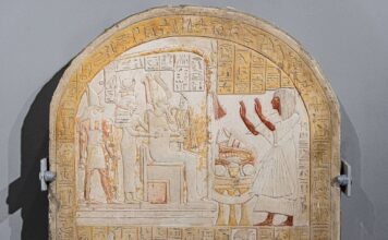 La stele funeraria dello “Scriba della tavola del “Signore delle Due Terre”, Guida alle feste di Osiride”, Hui