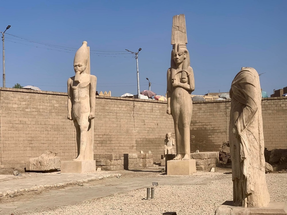 Ramesse_II_e_Meritamon_ad_Akhmin-Fig_0