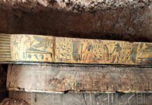 Scoperto deposito di sarcofagi e mummie di Cantori e Cantrici di Amon con rotoli di papiro ancora sigillati