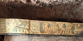 Scoperto deposito di sarcofagi e mummie di Cantori e Cantrici di Amon con rotoli di papiro ancora sigillati