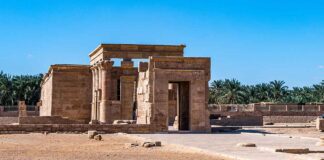 Il tempio di Hibis oggi (© www.egiptoexclusivo.com)