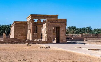 Il tempio di Hibis nell’oasi di Kharga Il tempio di Hibis oggi (© www.egiptoexclusivo.com)