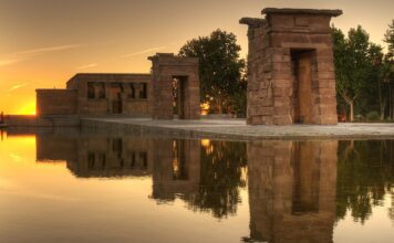 Il Tempio di Debod non è arredo urbano: il destino fragile di un tempio egizio nel cuore di Madrid
